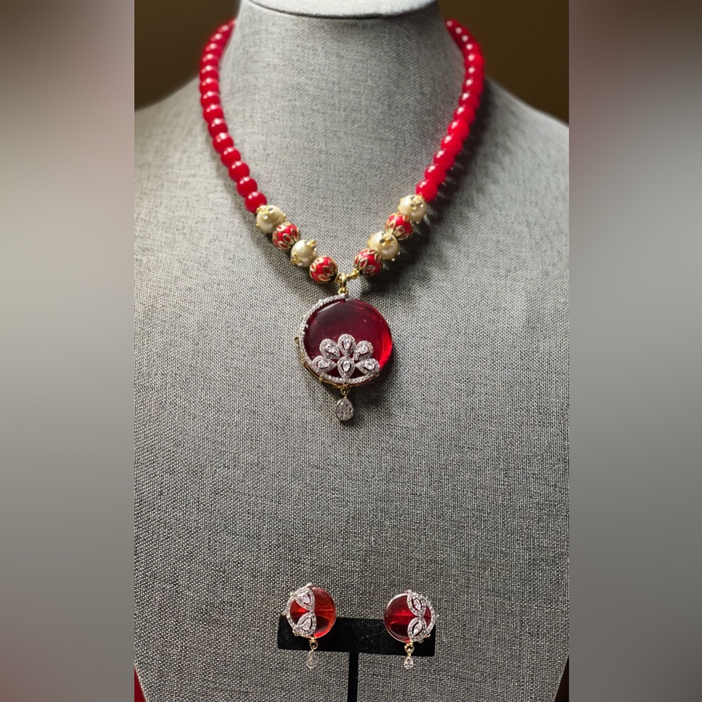 Beautiful Glass Pendant Set with earrings - Picture 1 of 1